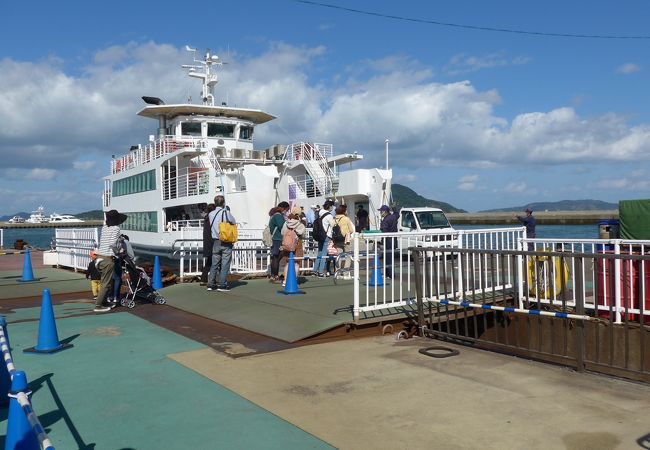 能古島観光に渡る際に利用しました。船内案内アナウンスは福岡市長の声の様でした。