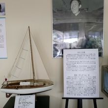 本館第三展示室では福岡出身の牛島龍介のヨットワールドが展示