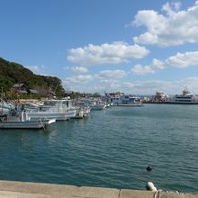 能古港と渡し船の入港する場所風景