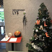 カフェ『LYS』の入口