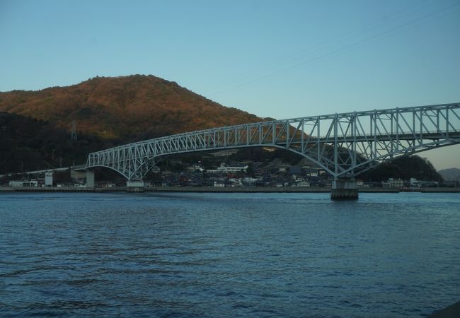 豊島と大崎下島を繋ぐトラス橋