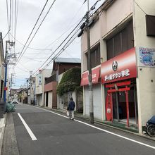 サザン通り商店街にある神社