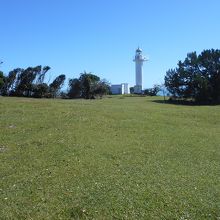 梶取崎灯台と芝生公園