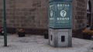 石作りの倉庫みたい