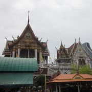 駅の目の前にある寺院