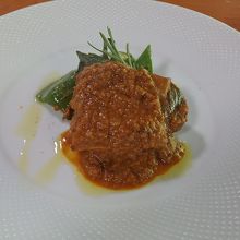 鶏肉の何とか・・・。柔らかくて美味しかったです。