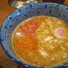 濃厚なスープに海老の香りが合う！