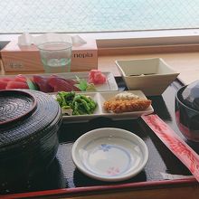 10月も、行きました。８月と同じ、刺身定食。