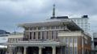 奈良観光の出発地点に相応しい、風格のある奈良市総合観光案内所です。