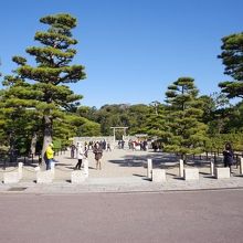 拝所には人がいっぱいです