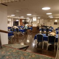 ﾛﾋﾞｰの奥、仕切られた場所にはﾚｽﾄﾗﾝ