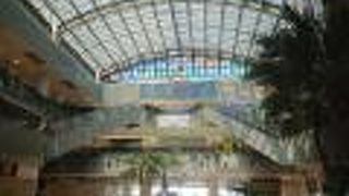 華やかな内装が魅力