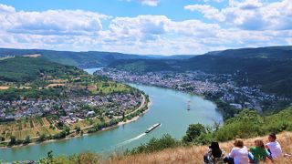 これぞドイツの絶景！雄大なライン川の大蛇行が一望できる絶景スポット！