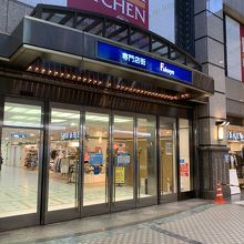 地下道から入る