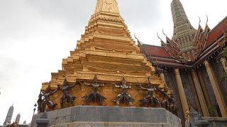 バンコク観光の目玉は、ここワットプラケオ（王宮）だ～