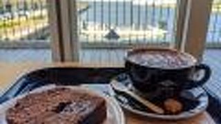 港の見えるお手頃カフェ