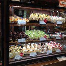 シャインマスカットのケーキも美味しそうでした。