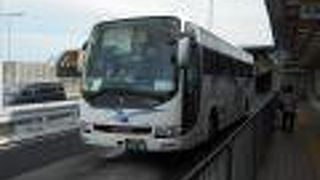 明石海峡大橋は高速バスが高頻度運行。