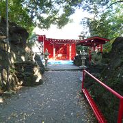 溶岩塚に建つ神社