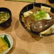 地域共通クーポンを使って夕食、すき焼き豆腐丼