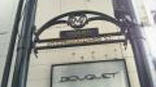 お洒落なカフェも