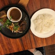 味噌ソースのハンバーグを家内が食べました。