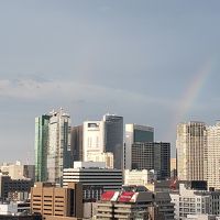 コンラッド東京の方向にダブルレインボーが。