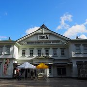 芝居小屋で見学や実際芝居も見れる