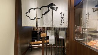 揚げたてをテーブルまで運んでくれてこのお値段は驚き・・