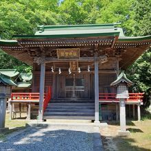 決して大きくはありませんが、風格ある造りの熊野神社。