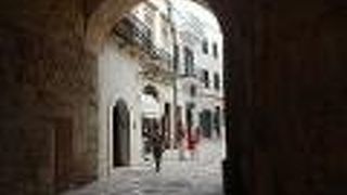 中世の雰囲気漂う旧市街へ
