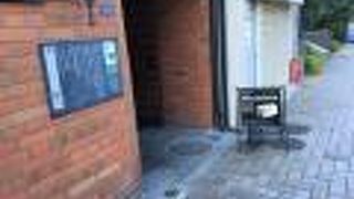 工場のようなパン屋さん