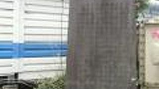 大きな石碑と略歴を刻んだ小さな石碑があります