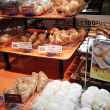 いつも賑わっている人気のお店です