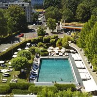 ホテルプールを望む方角の部屋でした