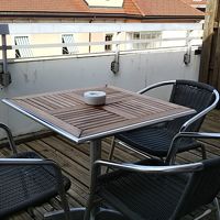 バルコニー付でしたので、買ってきた朝食を取りました