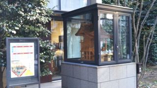 小さな祠も忘れずに参拝を