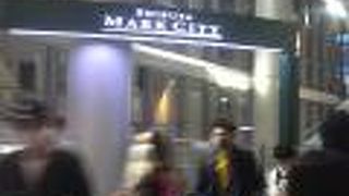 人が良く流れています