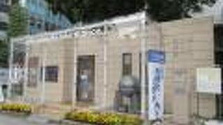 日本橋のたもとにできた新しい案内所です