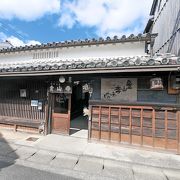 金山寺味噌を売っている店　店自身も古く特徴がある二階