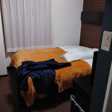 部屋は必要十分な広さ。