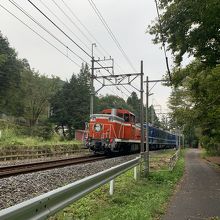 走り去って行きました。