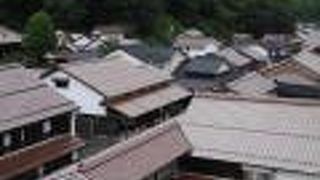 赤瓦の屋根がずーっと遠くまで見えました　