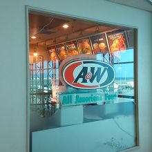 那覇空港内にあるＡ＆Ｗ。