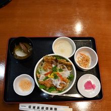 鮭の揚げ物定食