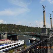 日本のガイドブックにではチェコ橋