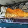 日本人の寄附によって造られた巨大な寝仏がある鎮魂のパヤー。