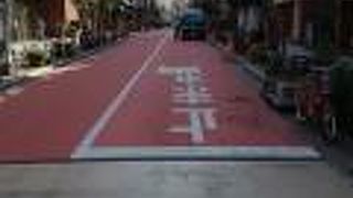 路面もオレンジ色です