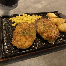 手ごねハンバーグダブルで
