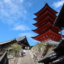 結構きつい階段を上ります